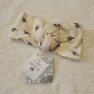 KATE QUINN Black & Oatmeal Leaf Rolled Knot Top Headband